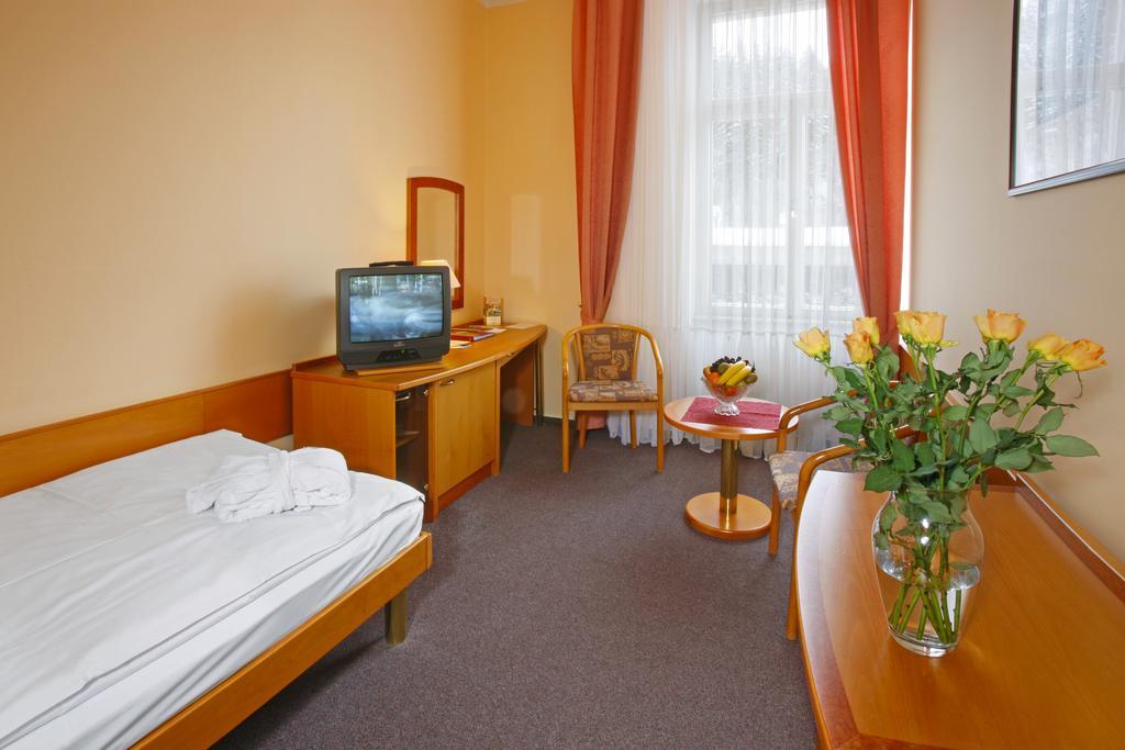 Ensana Hvezda - Imperial - Neapol Otel Mariánské Lázně Dış mekan fotoğraf