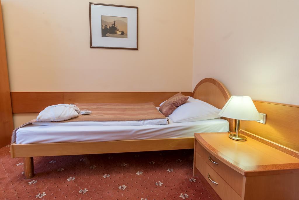 Ensana Hvezda - Imperial - Neapol Otel Mariánské Lázně Dış mekan fotoğraf