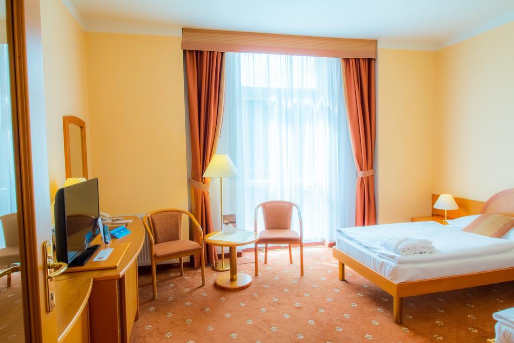 Ensana Hvezda - Imperial - Neapol Otel Mariánské Lázně Dış mekan fotoğraf