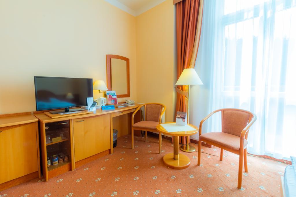 Ensana Hvezda - Imperial - Neapol Otel Mariánské Lázně Dış mekan fotoğraf