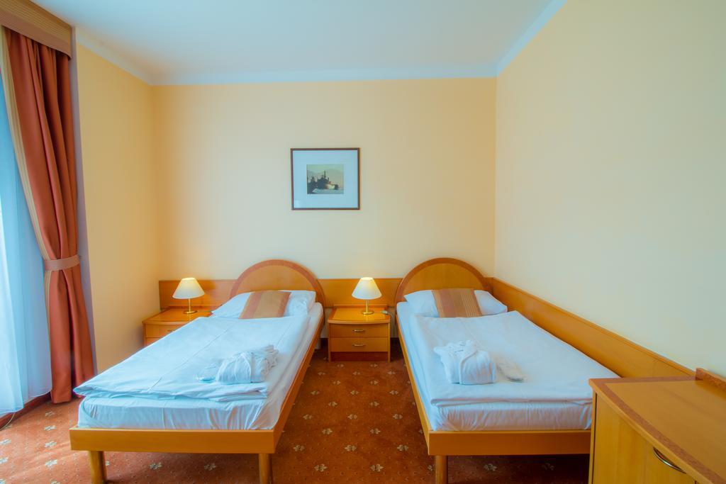 Ensana Hvezda - Imperial - Neapol Otel Mariánské Lázně Dış mekan fotoğraf
