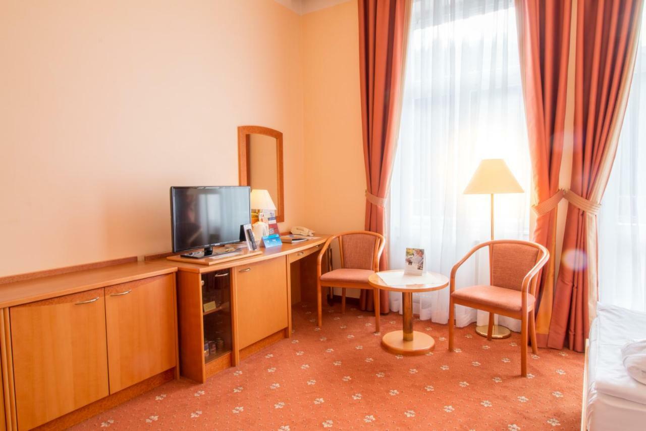 Ensana Hvezda - Imperial - Neapol Otel Mariánské Lázně Dış mekan fotoğraf