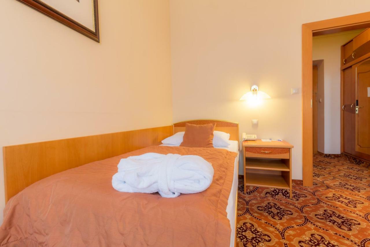Ensana Hvezda - Imperial - Neapol Otel Mariánské Lázně Dış mekan fotoğraf