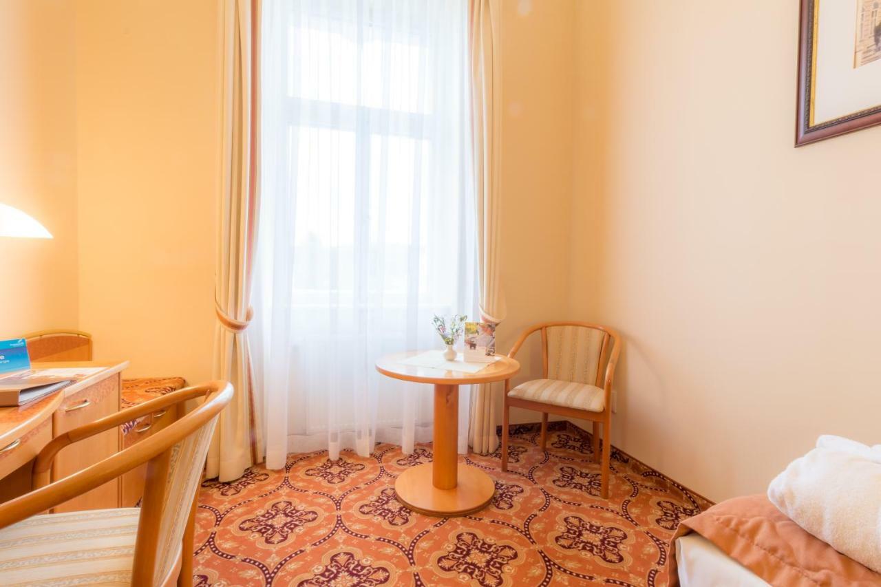 Ensana Hvezda - Imperial - Neapol Otel Mariánské Lázně Dış mekan fotoğraf