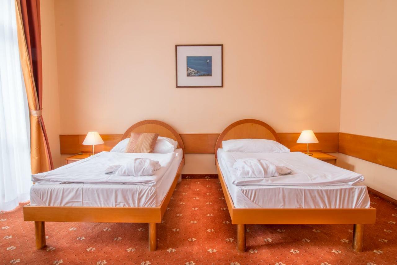 Ensana Hvezda - Imperial - Neapol Otel Mariánské Lázně Dış mekan fotoğraf